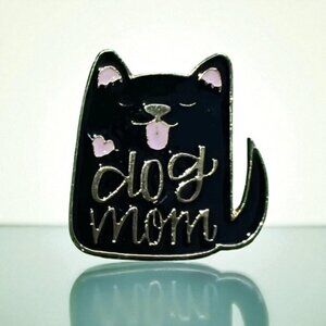 ❤️ 5/$18 - Happy Dog Mom Pin